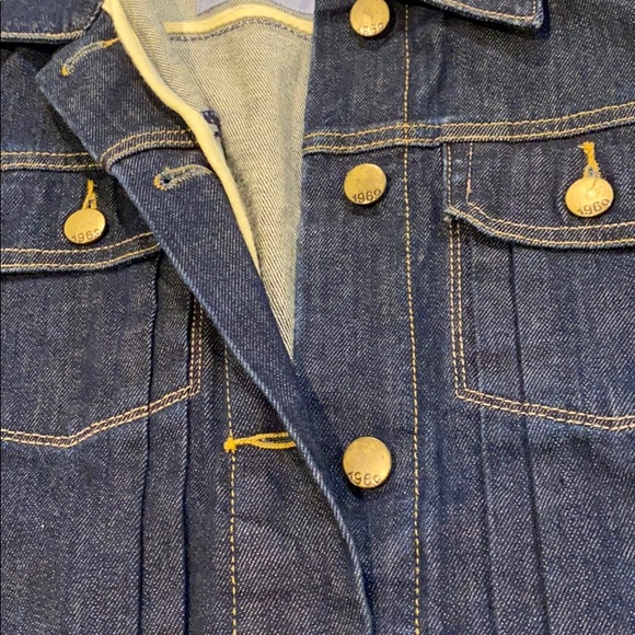 Gap jean jacket. - Picture 2 of 4